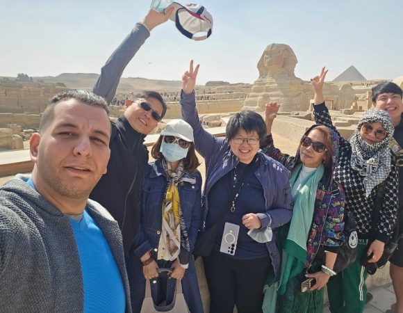 A tour to discover the pyramids of Giza and Saqqara