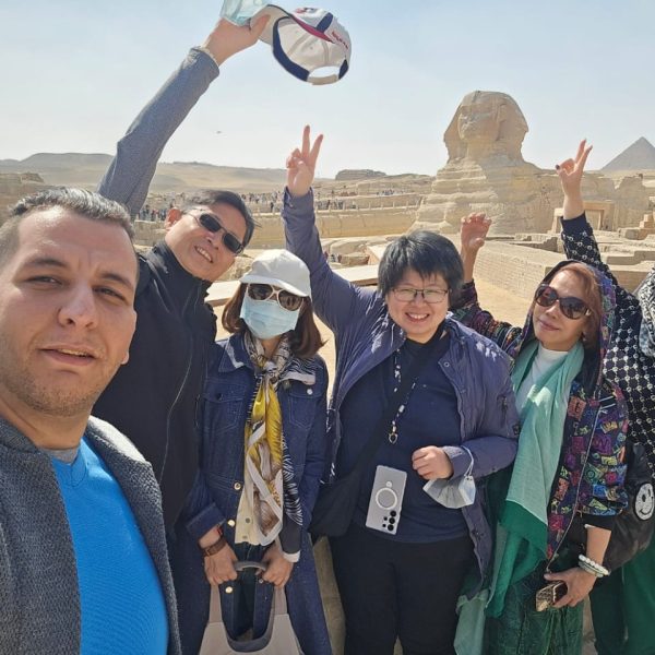 A tour to discover the pyramids of Giza and Saqqara