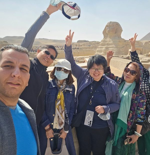 A tour to discover the pyramids of Giza and Saqqara