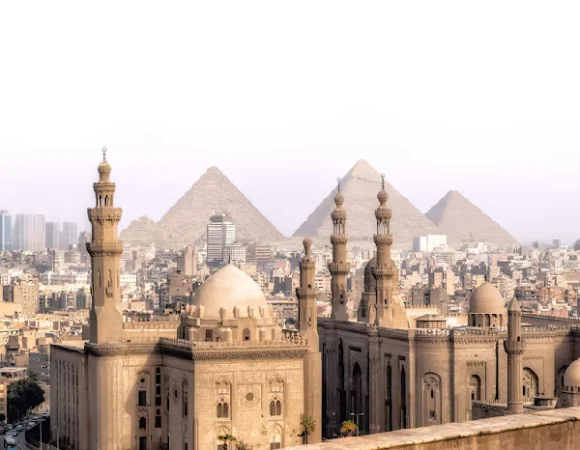 Crossing the ages - from the Pharaonic civilization to the heart of historic Cairo!